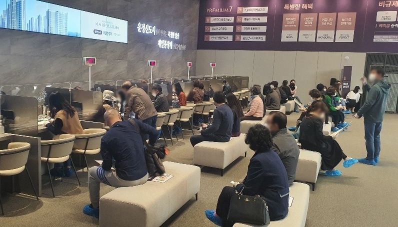 운정신도시 제일풍경채 그랑퍼스트 견본주택, 성황리 운영 중. 사전 예약 시 방문이 가능하나 주중, 주말이 모두 마감될 정도로 사람이 몰렸다. 홈페이지 누적 접속자수도 25만명을 넘었다.(사진=제일건설)