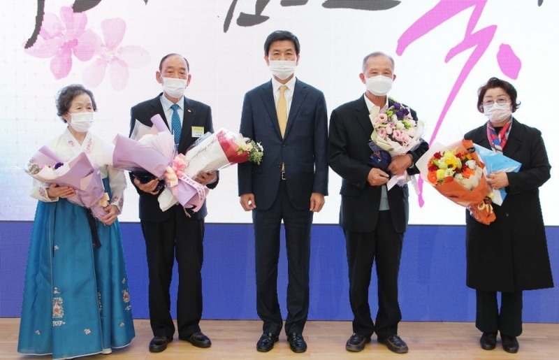 나주시민의 상 수상장 조복래(왼족 두번째), 박종주(왼쪽 네번째)씨. 사진=나주시 제공