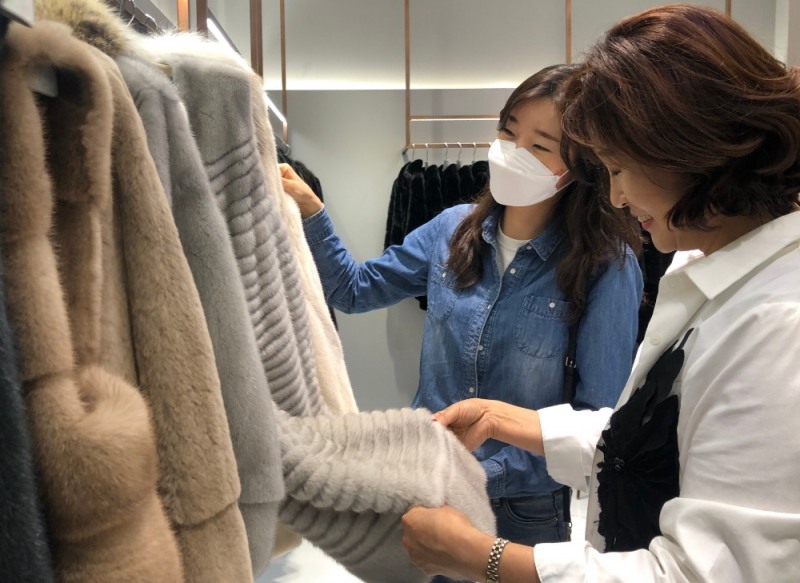 롯데百 잠실점, 모피 박람회 진행