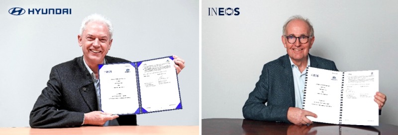 (사진 왼쪽부터) 알버트 비어만(Albert Biermann) 현대차 연구개발본부장(사장)과 피터 윌리엄스(Peter Williams) 이네오스 최고기술책임자(CTO)가 온라인으로 진행된 업무협약식에 참석해 협약을 체결한 모습.(사진=현대자동차)