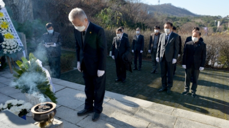 한국자유총연맹, 신의주학생의거 기념탑 참배