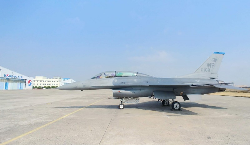 대한항공이 정비하는 F-16 전투기.(사진=대한항공)