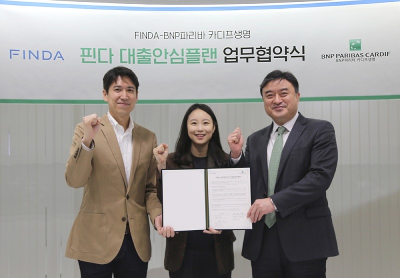 핀다 X BNP파리바 카디프생명 MOU (좌측부터 박홍민·이혜민 핀다 공동 대표이사, 오준석 BNP파리바 카디프생명 대표이사 사장).(사진=핀다)