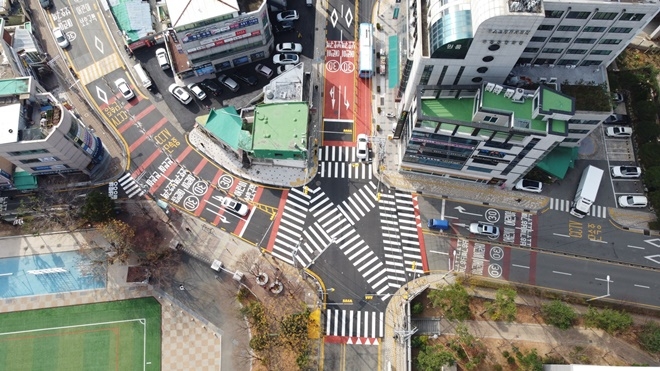 최근 정비가 완료된 금정초교 앞 금강사거리.(사진제공=부산 금정구)