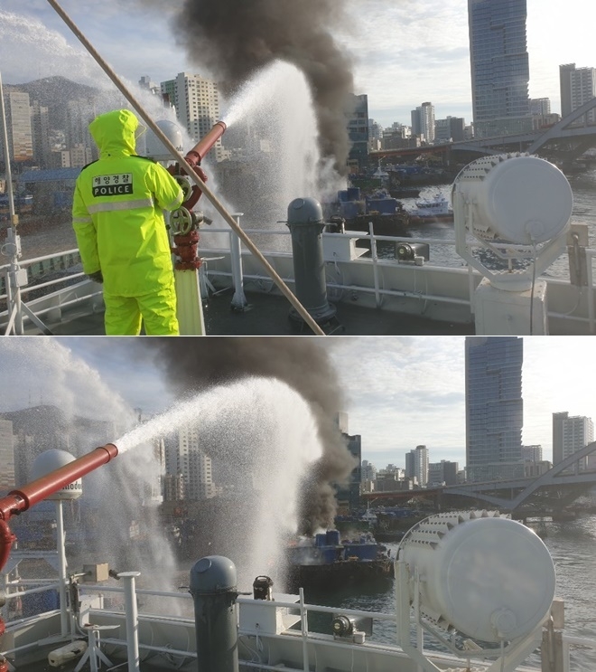 화재선박을 진화하고 있다.(사진제공=부산해양경찰서)