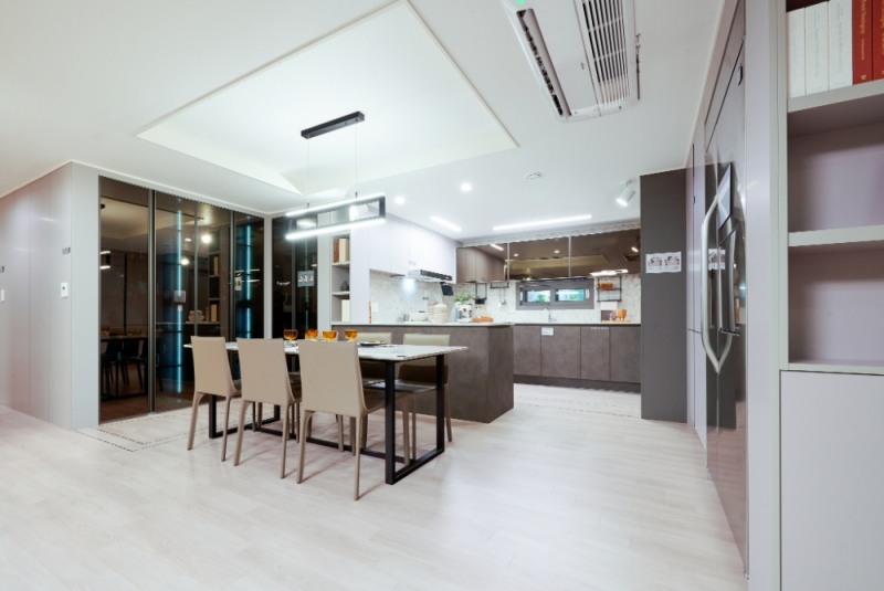 ‘한화 포레나 인천연수’ 전용 84㎡B타입 주방 전경.(사진=한화건설)