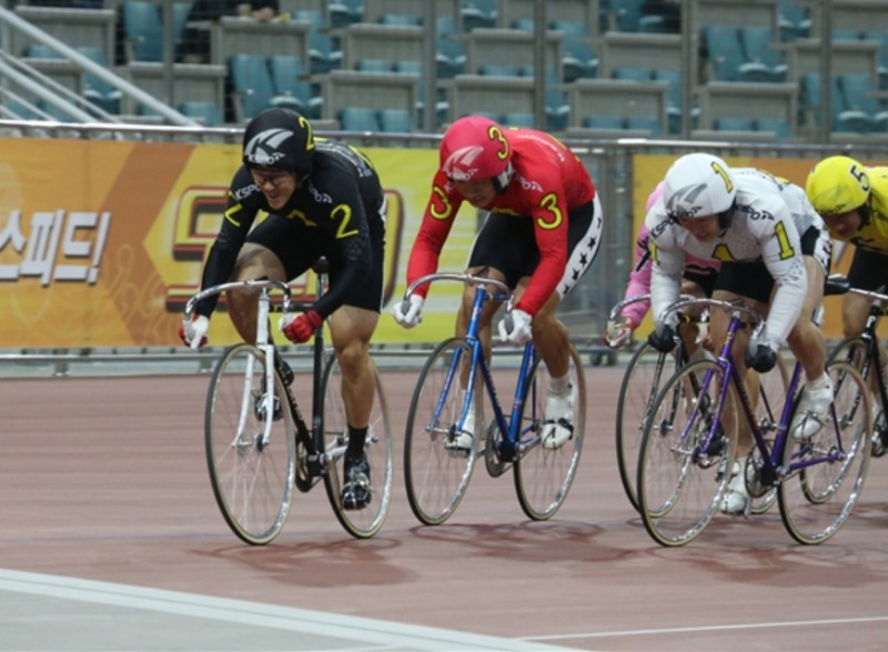 경륜 선수들 모습. (사진=국민체육진흥공단)
