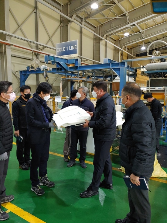 김홍섭 울산고용노동지청장이 패트롤 점검을 하고 있다.(사진제공=고용노동부울산지청)