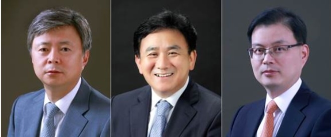(왼쪽부터 강석훈 총괄 대표변호사, 최동렬 신임 대표변호사, 윤희웅 대표변호사). (사진제공=법무법인 율촌)