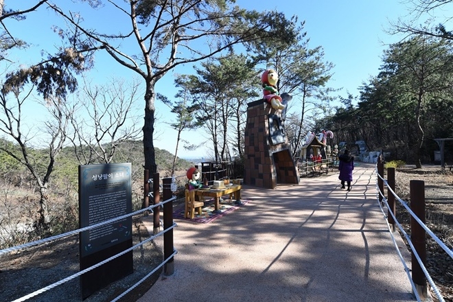 기장도예촌 테마숲 내 동화의 숲.(사진제공=부산 기장군)