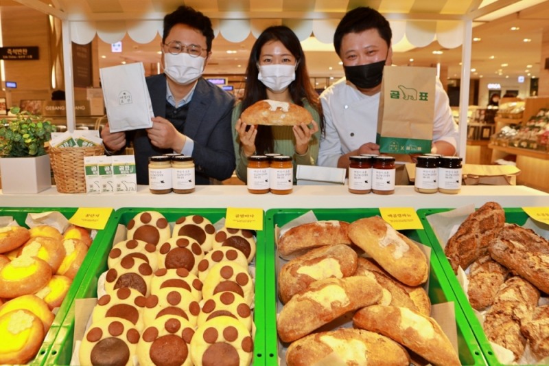 롯데백화점, '여섯시오븐X곰표' 스페셜 베이커리 출시