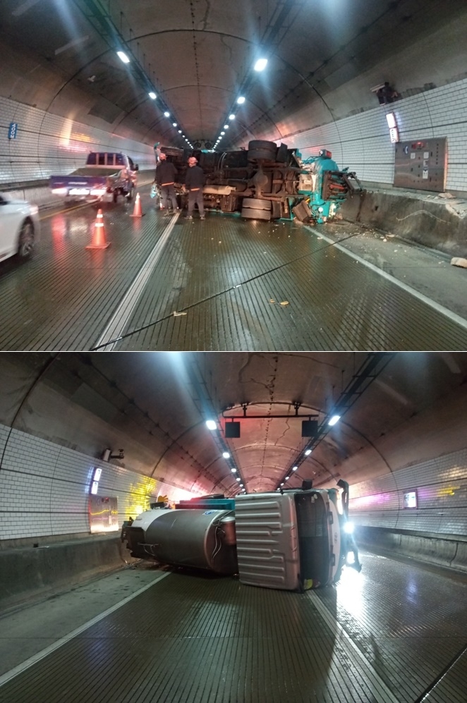 3월 12일 부산 기장군 곰내터널 안에서 우전도 된 청소차량.(사진제공=부산경찰청)