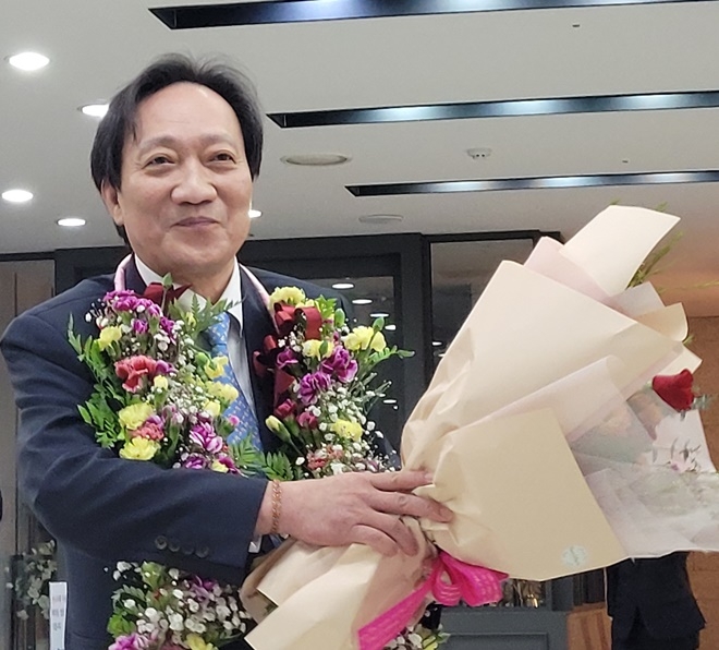 제24대 부산상공회의소 회장으로 선출된 장인화 동일철강 회장.(사진제공=부산상공회의소)