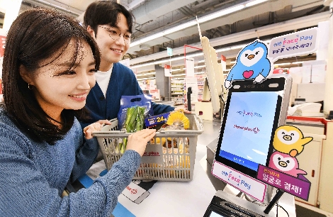 신한카드, 대형 유통점 최초 ‘신한 페이스페이’ 도입