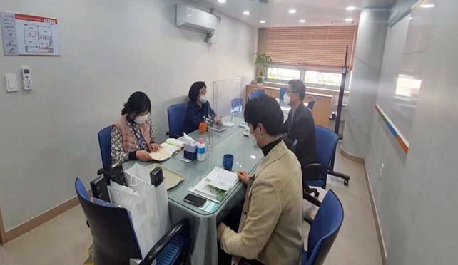 부산동부청소년꿈키움센터가 3월 23일 연제구 청소년상담복지센터와 업무협의를 하고 있다.(사진제공=부산동부청소년꿈키움센터)