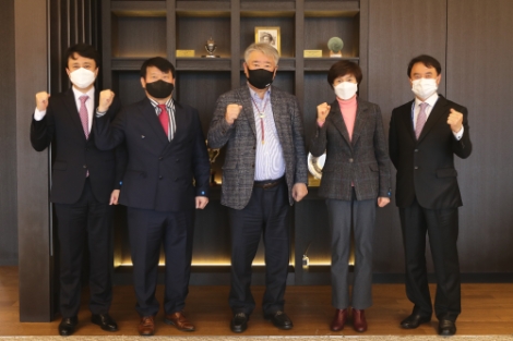 한국마사회 김우남 회장, 선수단 격려 나서