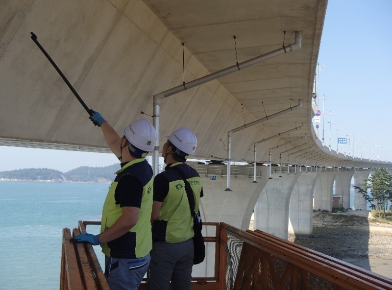 교량 안전점검 장면.(사진=국토안전관리원)