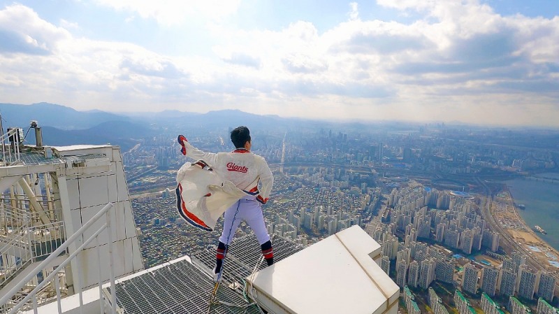 롯데월드타워, 자이언츠 선수단 응원 영상 공개