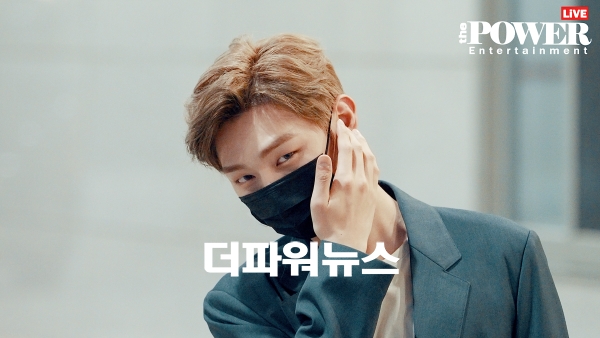 윤지성, 대한외국인 출근길