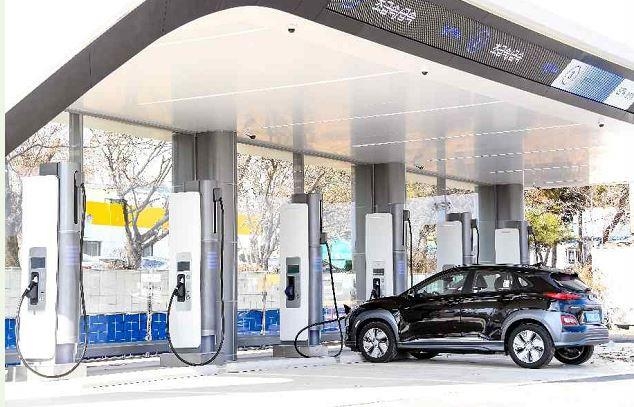 전기차 충전소(자료사진=국토부)