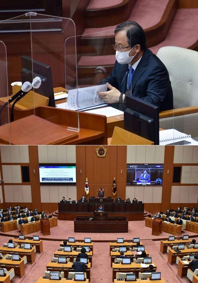 김석준 교육감이 ‘제296회 시의회 임시회 제2차 본회의’에 참석해 의원들의 시정질문을 청취하고 있다.(사진제공=부산교육청)