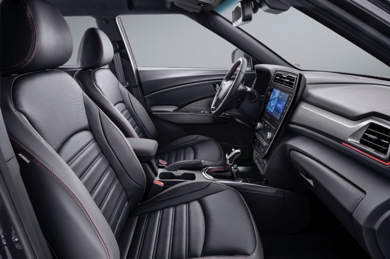 티볼리 R-Plus 블랙&화이트 인테리어.(사진=쌍용자동차)