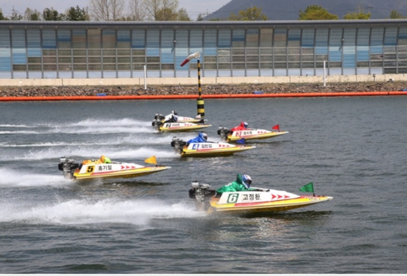 경륜 선수들의 경기 모습. (사진=국민체육진흥공단)