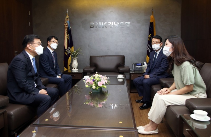 BNK경남은행 이순빈 계장, 부친에게 신장 이식 ‘효행(孝行) 실천’