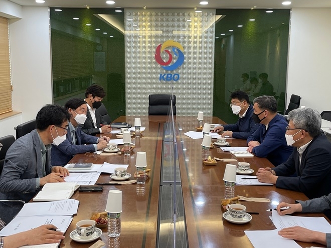 기장군수는 6월 3일 오후 3시 서울 강남구 도곡동 소재 한국야구회관을 방문해 정지택 한국야구위원회(KBO) 총재와 면담을 가지고 ‘한국야구 명예의 전당’ 조속 건립을 위한 협의를 진행하고있다.(사진제공=부산 기장군)