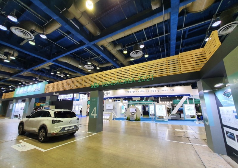 ‘xEV 트렌드 코리아 2021(xEV TREND KOREA 2021’이 9일 개막해 오는 12일까지 4일간 서울 삼성동 코엑스에서 개최된다. 사진은 전시장 입구 모습.(사진=최영록 기자)