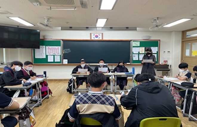 11일 새론중학교에서 진행되고 있는 법·진로체험프로그램.(사진제공=대구청소년꿈키움센터)