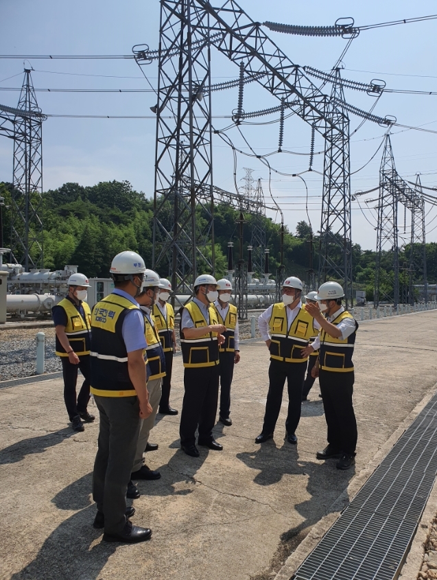 전력거래소 이사장, 여름철 수급대비 전력설비 현장방문 전경.(사진=전력거래소)