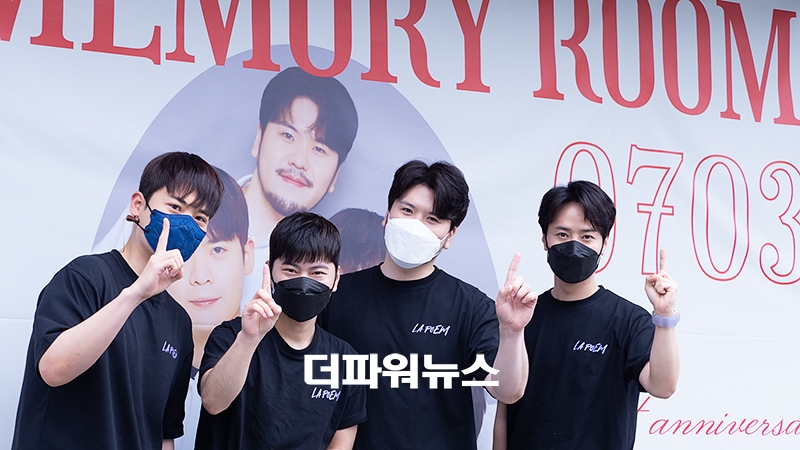 라포엠 (LA POEM), 1주년 기념 사진전