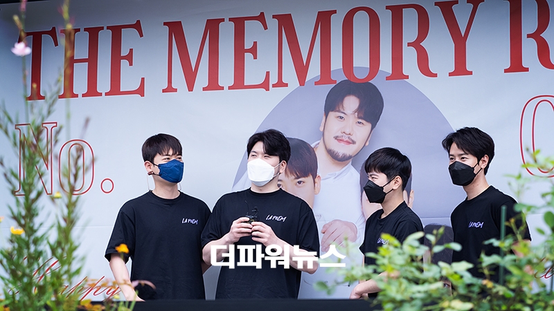 라포엠 (LA POEM), 1주년 기념 사진전