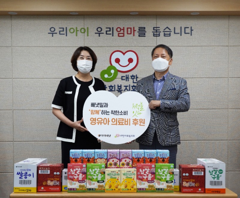 아이배냇 김자영 상무이사(왼쪽), 대한사회복지회 전태석 나눔사업본부장.(사진=아이배냇)