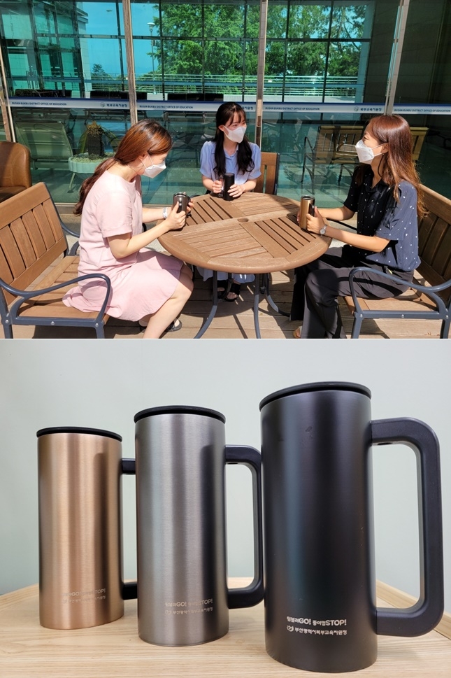 부산북부교육지원청 직원들이 1회용품 줄이기 운동으로 텀블러를 사용하고 있다.(사진제공=부산교육청)