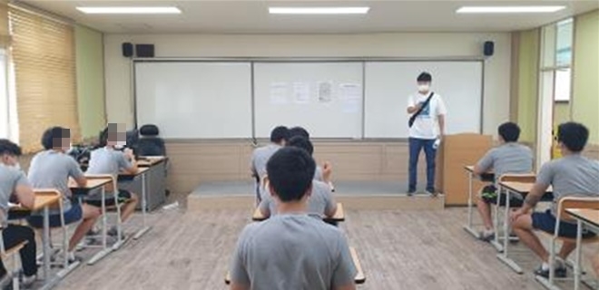 서울소년원 고사장에서 검정고시에 임하고 있다.(사진제공=서울소년원)