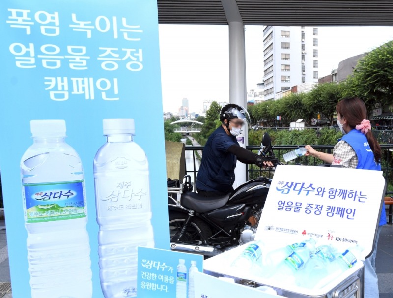 제주삼다수, 이동노동 종사자 목 적신다