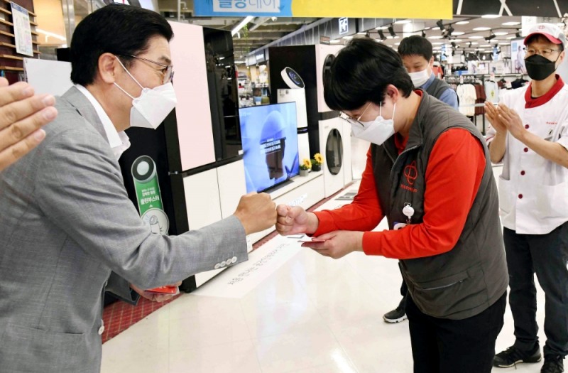 이제훈 홈플러스 사장, 취임 후 첫 투자 대상은 ‘사람(직원)’
