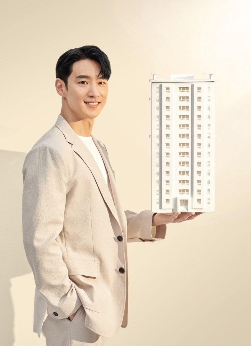 배우 이제훈 씨.(사진=동문건설)