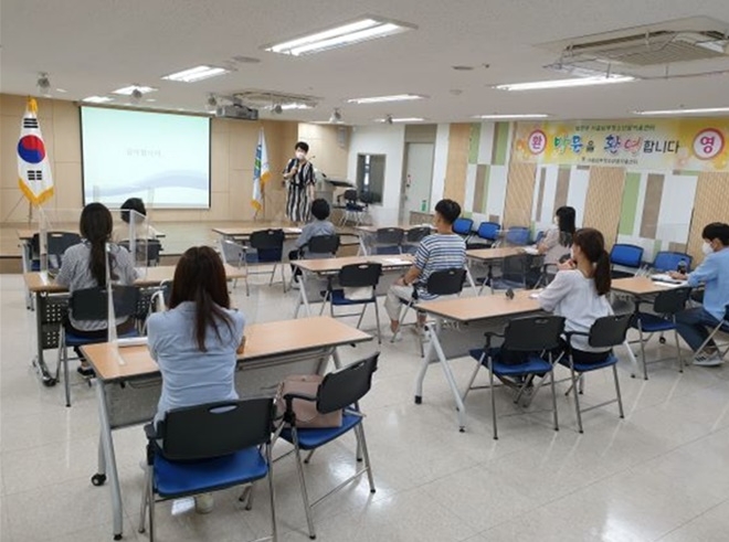 한빛종합사회복지관 직원 대상 직무연수과정을 운영하고 있다.(사진제공=서울남부청소년비행예방센터)