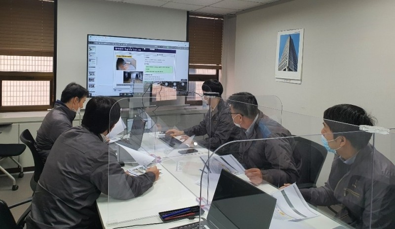 반도건설과 협력사가 온택트 화상회의를 통해 기술지원 프로그램을 진행하고 있다.(사진=반도건설)