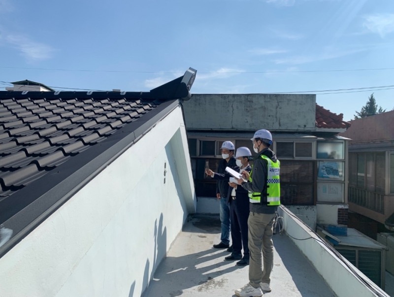 소규모 노후 건축물 실태조사 합동점검 실시 전경.(사진=국토안전관리원)