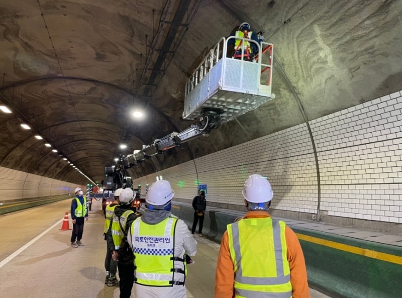 터널 조사용 기술 현장 테스트 전경.(사진=국토안전관리원)