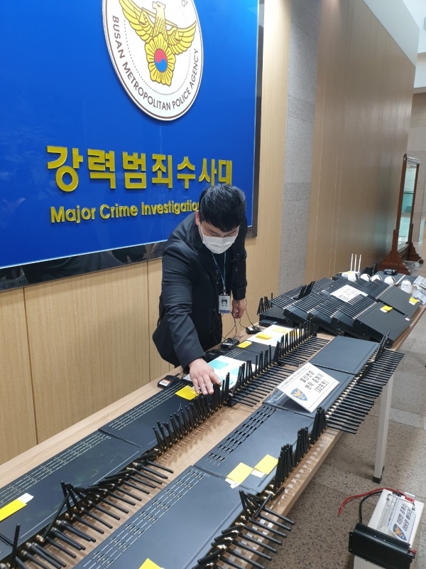 중계기 총 62대(총 1,458포트)를 압수.(사진제공=부산경찰청)