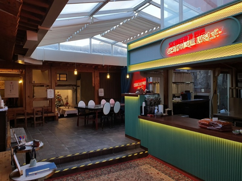 SK렌터카가 익선동에 마련한 ‘진짜 다이렉트 라면집’ 현장 외부 모습.(사진=SK렌터카)