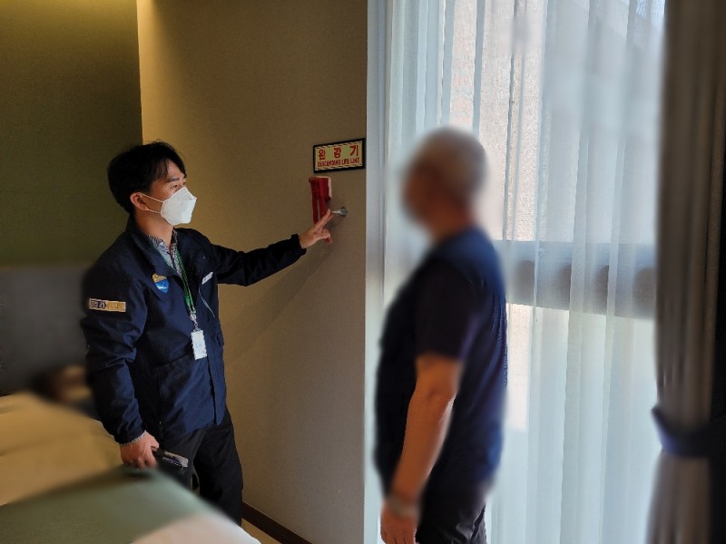 미검정 소방용품을 단속하고 있는 모습