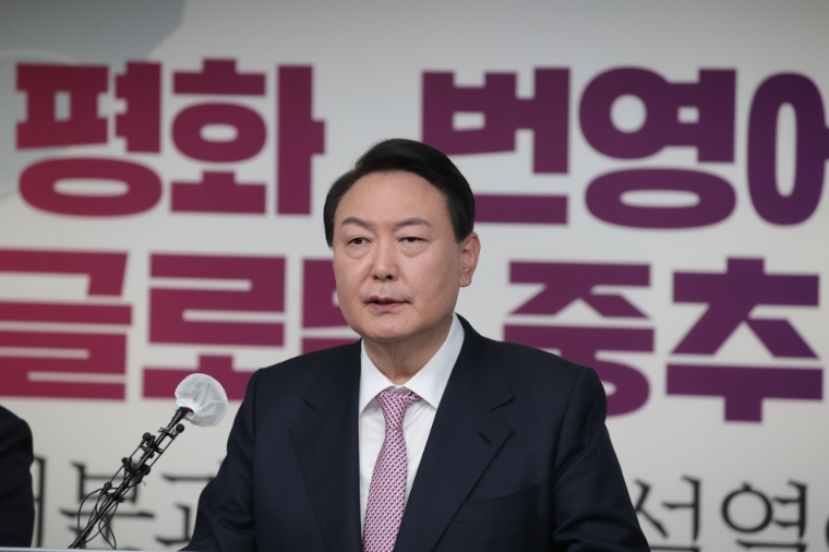 국민의힘 윤석열 대선 후보가 24일 여의도 중앙당사에서 '당당한 외교, 튼튼한 안보:외교안보공약' 발표를 진행하고 있다. 사진=윤석열캠프