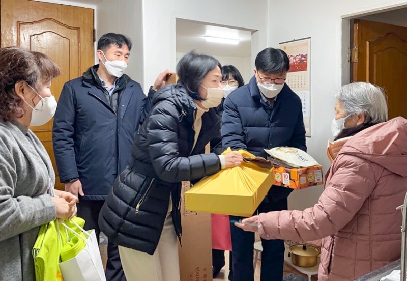농협은행 고객행복센터, 독거어르신 대상 설맞이 나눔 활동 실시