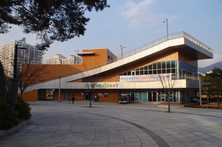 정관어린이도서관 전경.(사진제공=부산 기장군)